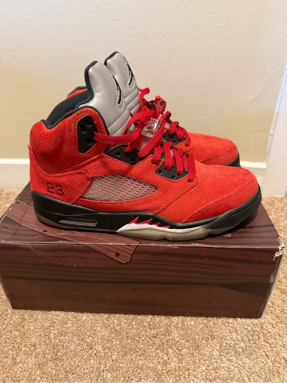 Jordan 5 Raging Bull - Picture 2 of 6